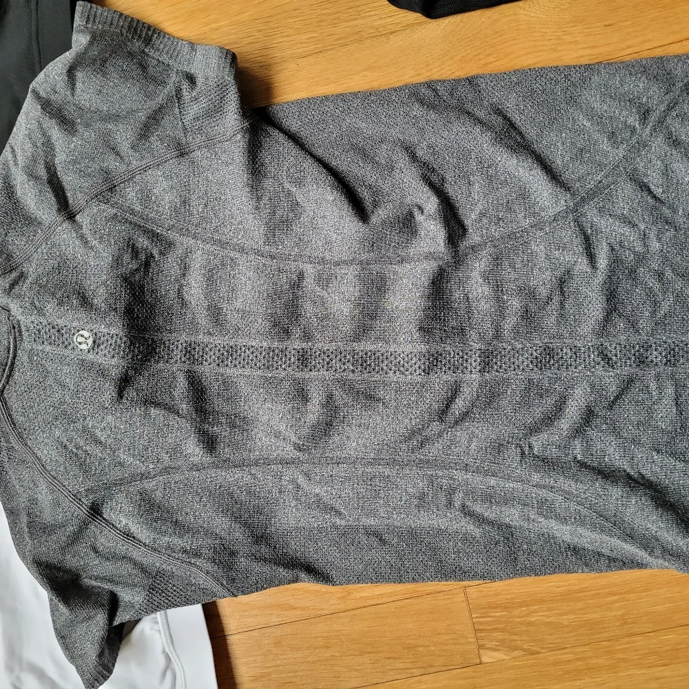 Lululemon 5 Piece Bundle Align Jogger, Bras, Swiftly Tech Tee, Fast & Free Crop - Picture 4 of 16